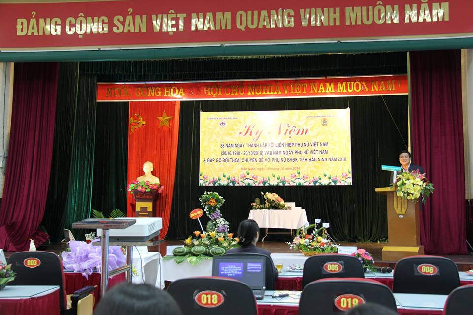 Đ/c Vũ Văn Long – Phó Bí thư Đảng ủy, Phó Giám đốc Bệnh viện  phát biểu tại Lễ kỷ niệm ngày 20/10